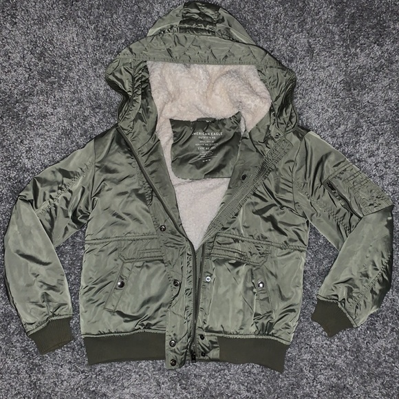 American Eagle Outfitters Jackets & Blazers - American Eagle Green Sherpa Bomber Jacket M
